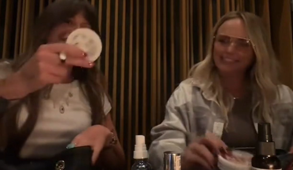 Do Ella Langley and Miranda Lambert Use Zyn? Viral TikTok Purse Reveal Sparks Fan Frenzy